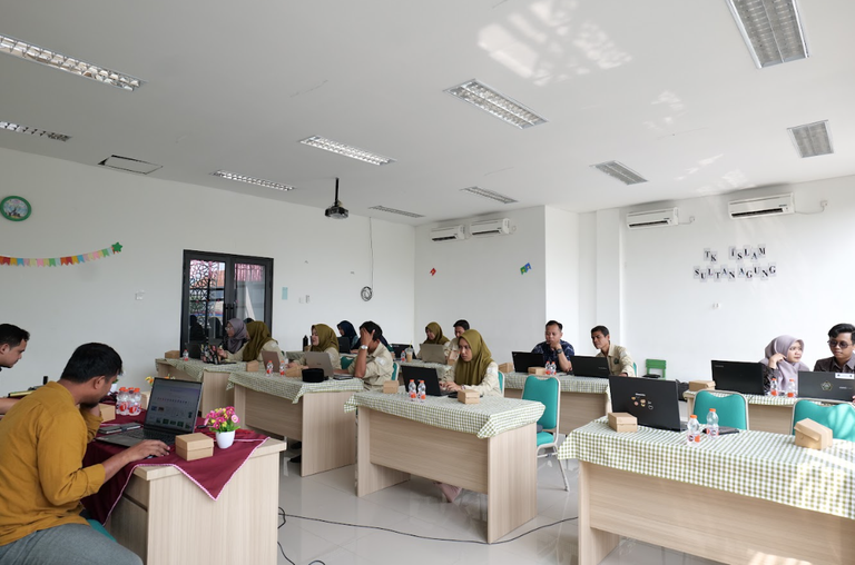 Workshop “Optimalisasi Website Sekolah Sultan Agung”